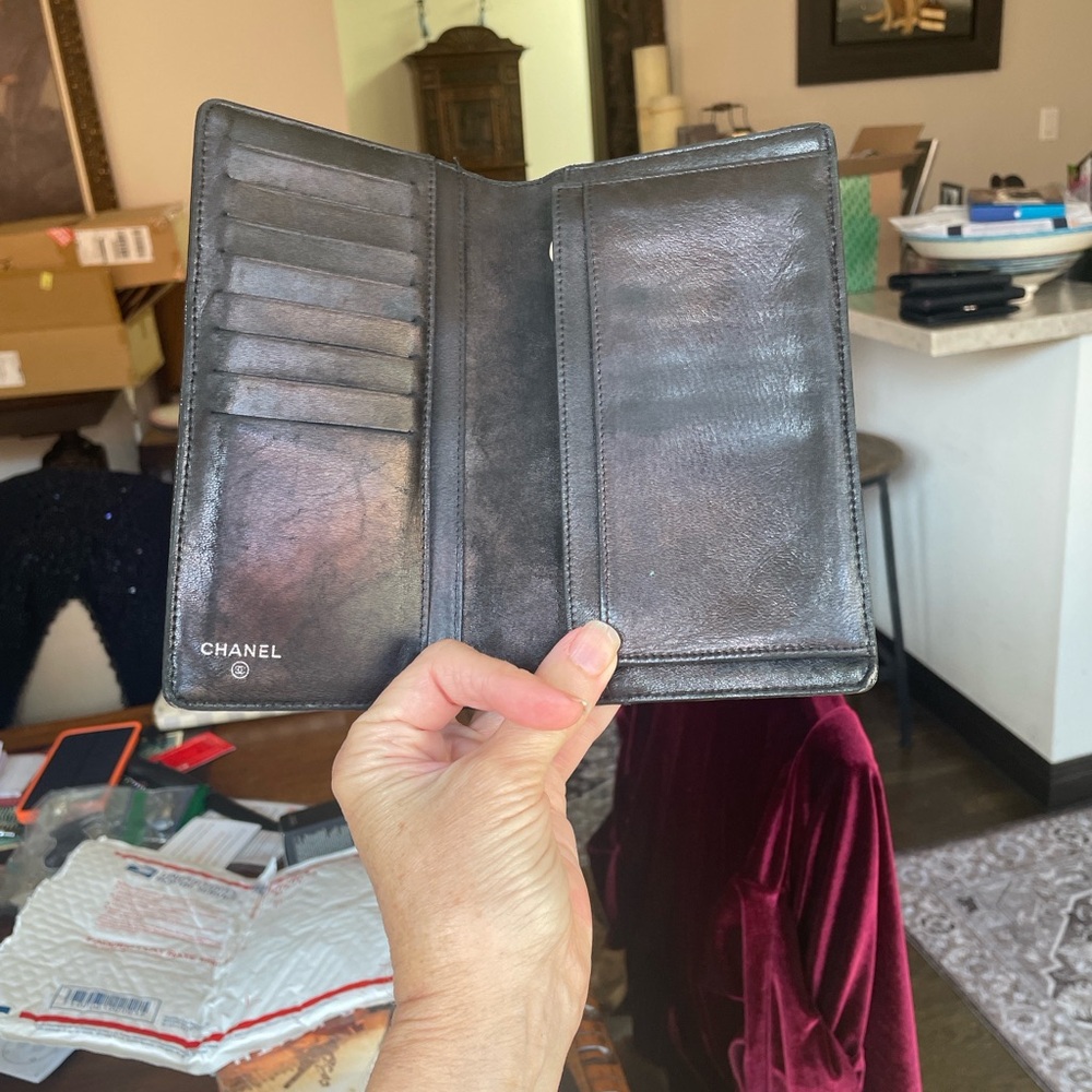 🌟🌟HOST PICK🌟🌟Chanel Gorgeous Patent Leather Long Wallet - Picture 5 of 12